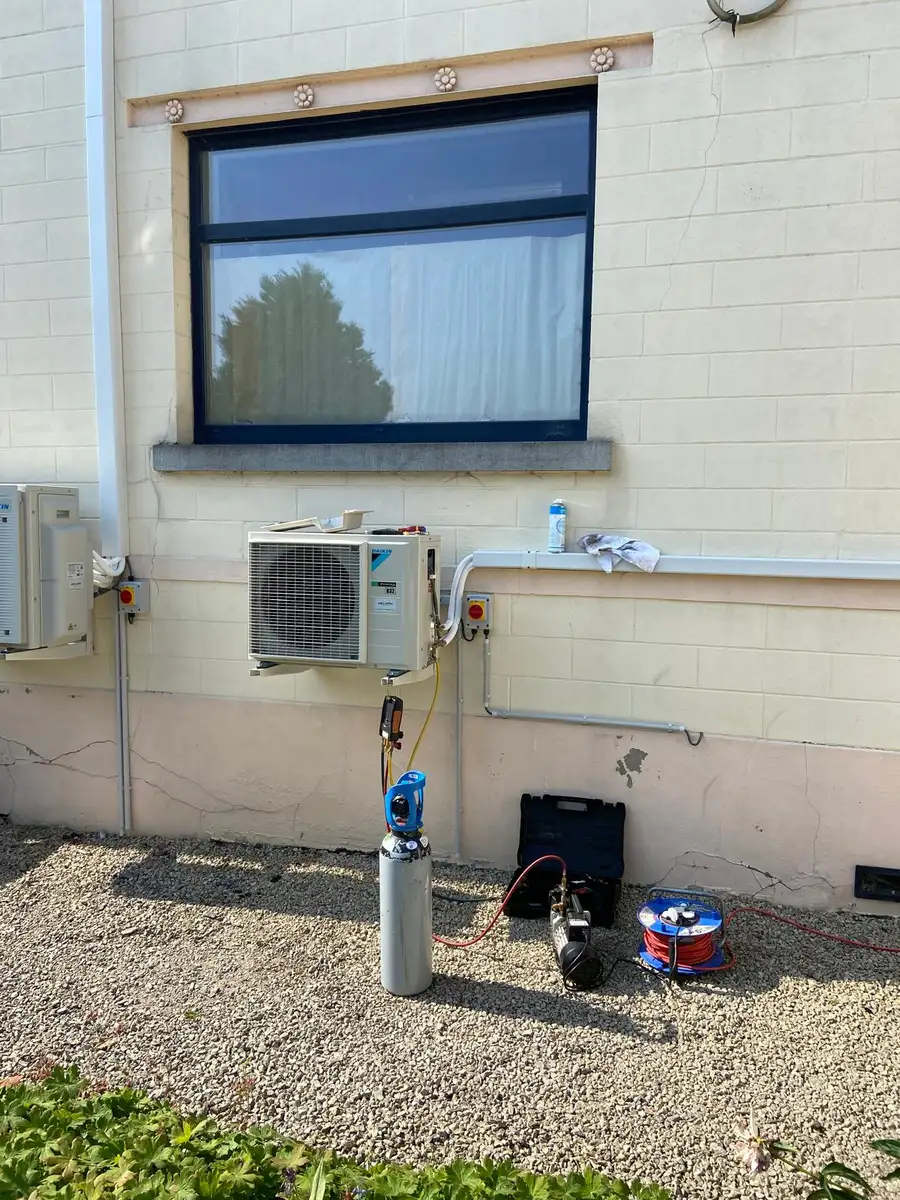 Mise en service d'une climatisation : contrôle du circuit frigorifique