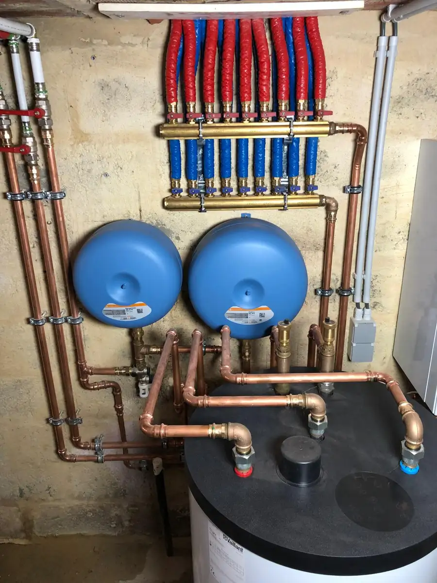 Collecteur de distribution en laiton et vases d'expansion