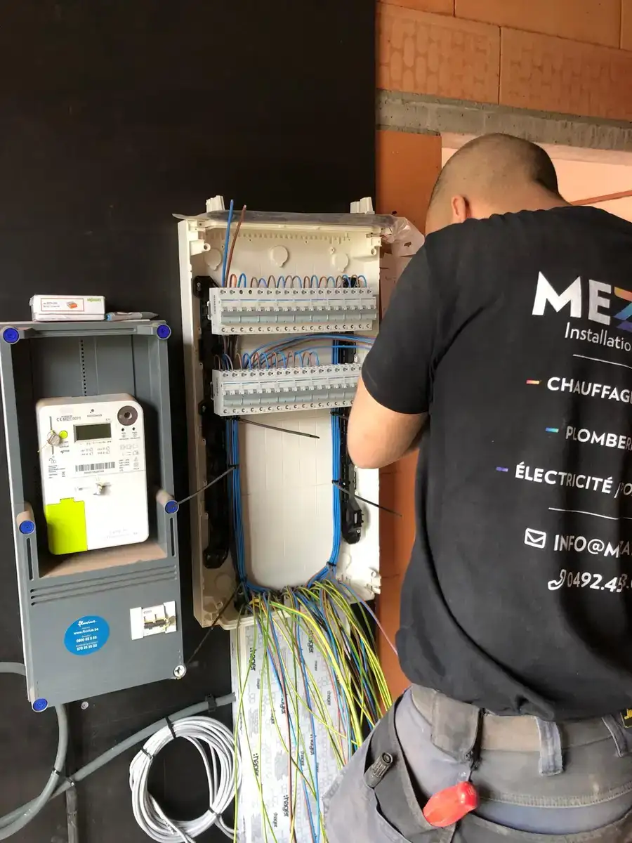 Technicien MEZATEC au travail
